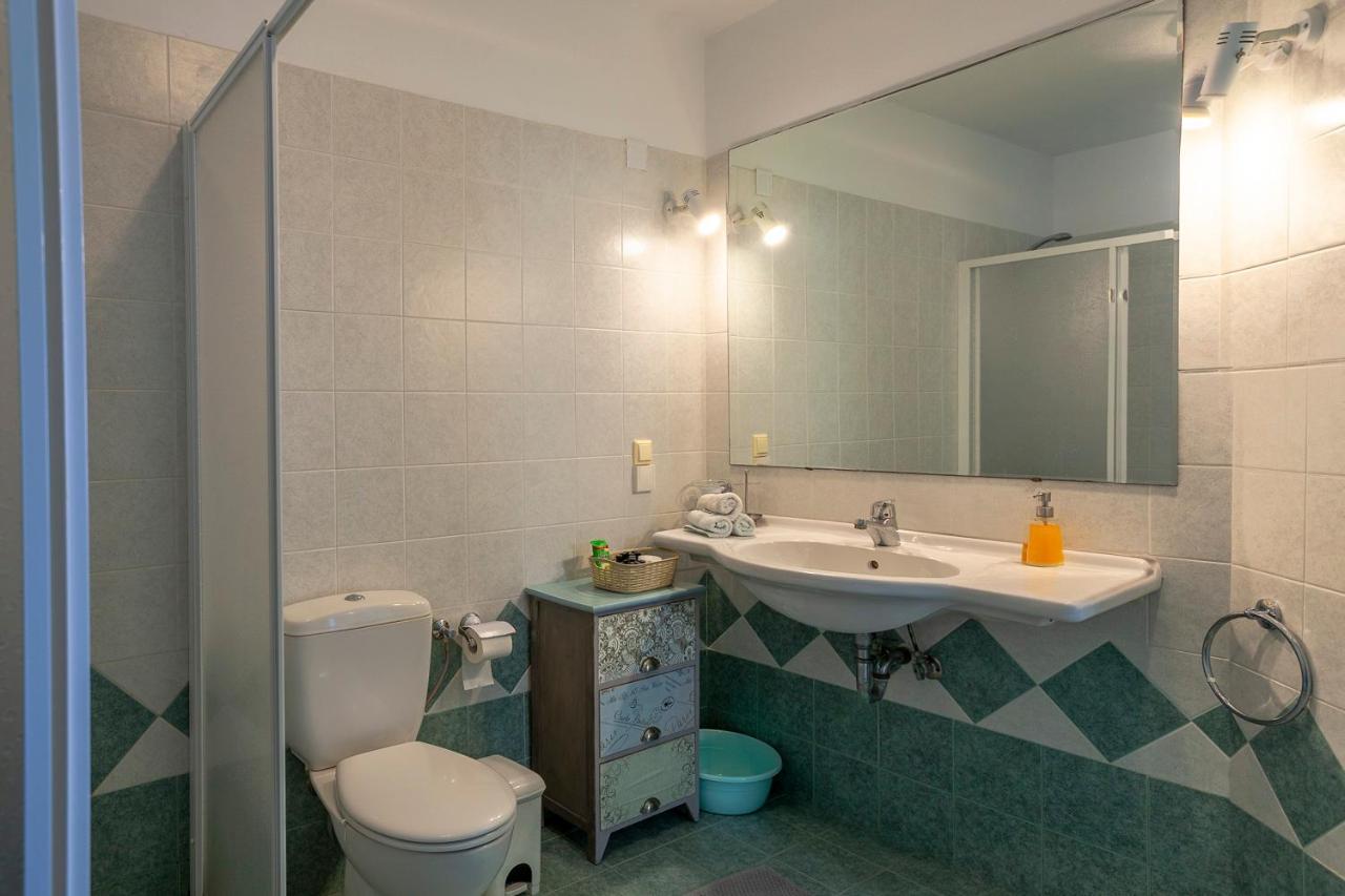Emily'S Suites Adamantas  Ngoại thất bức ảnh