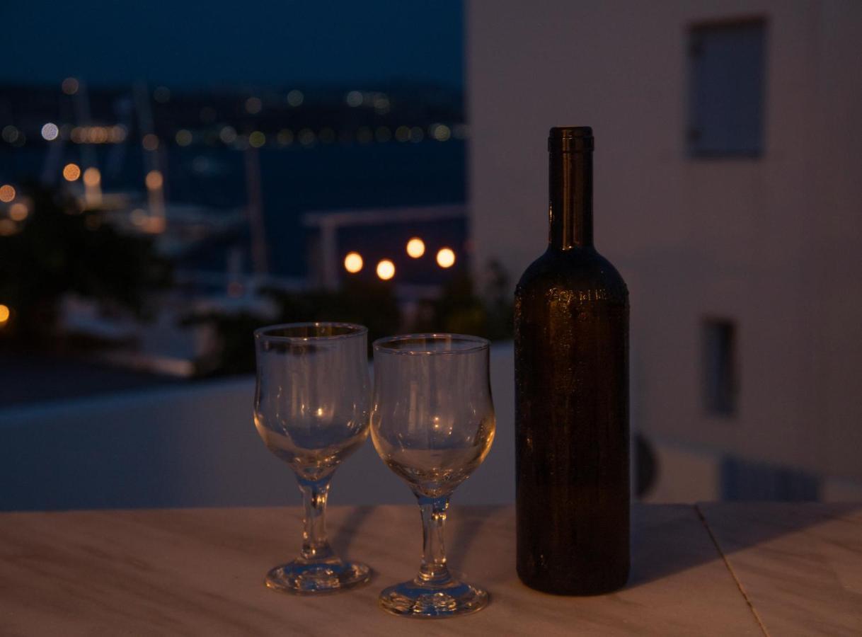 Emily'S Suites Adamantas  Ngoại thất bức ảnh