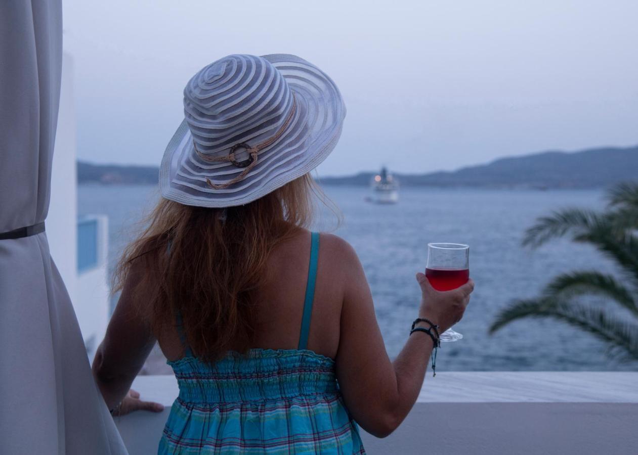 Emily'S Suites Adamantas  Ngoại thất bức ảnh