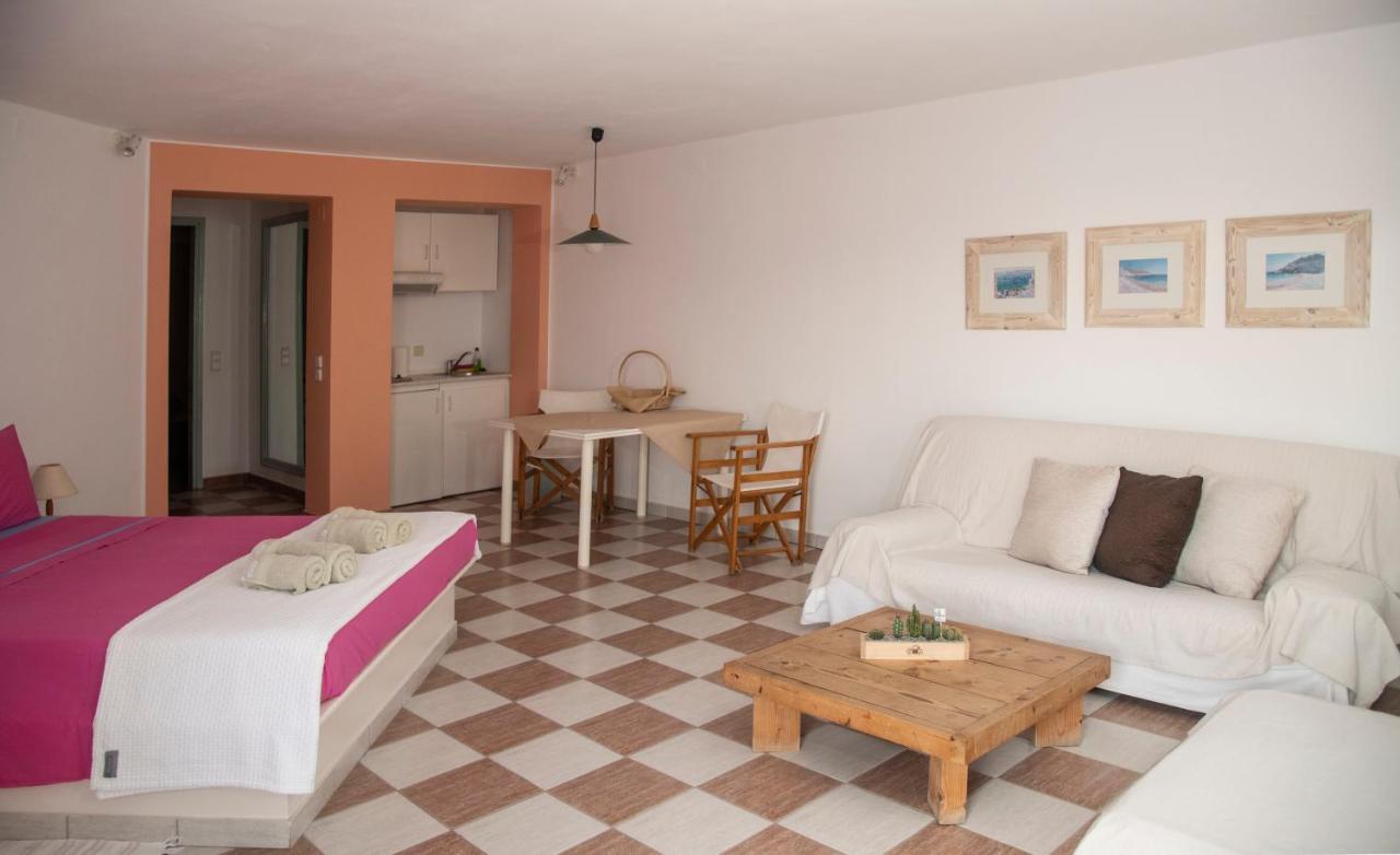 Emily'S Suites Adamantas  Ngoại thất bức ảnh