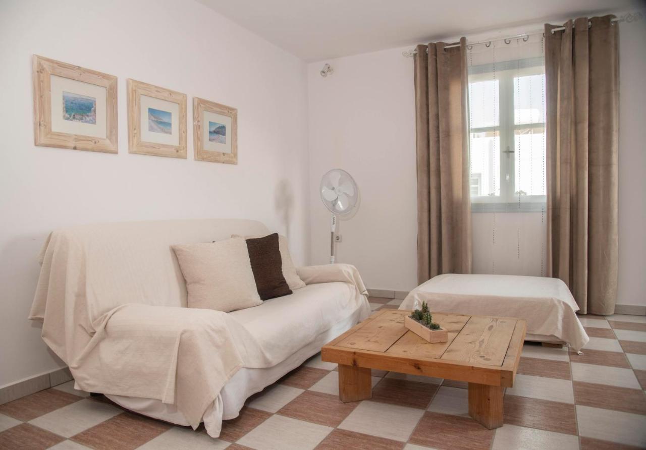 Emily'S Suites Adamantas  Ngoại thất bức ảnh