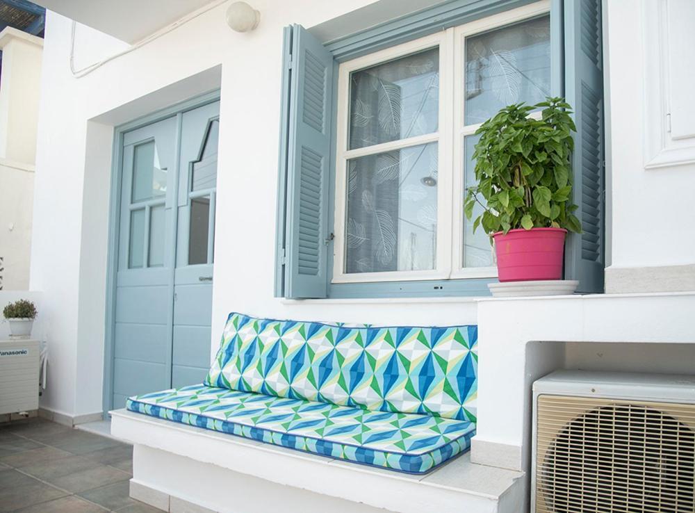 Emily'S Suites Adamantas  Ngoại thất bức ảnh